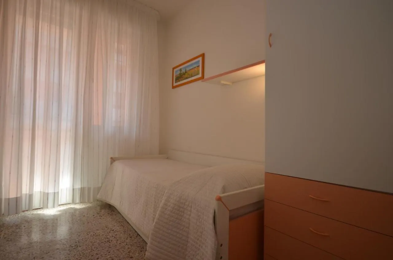 Appartamenti Dei Pini Bibione 0*,